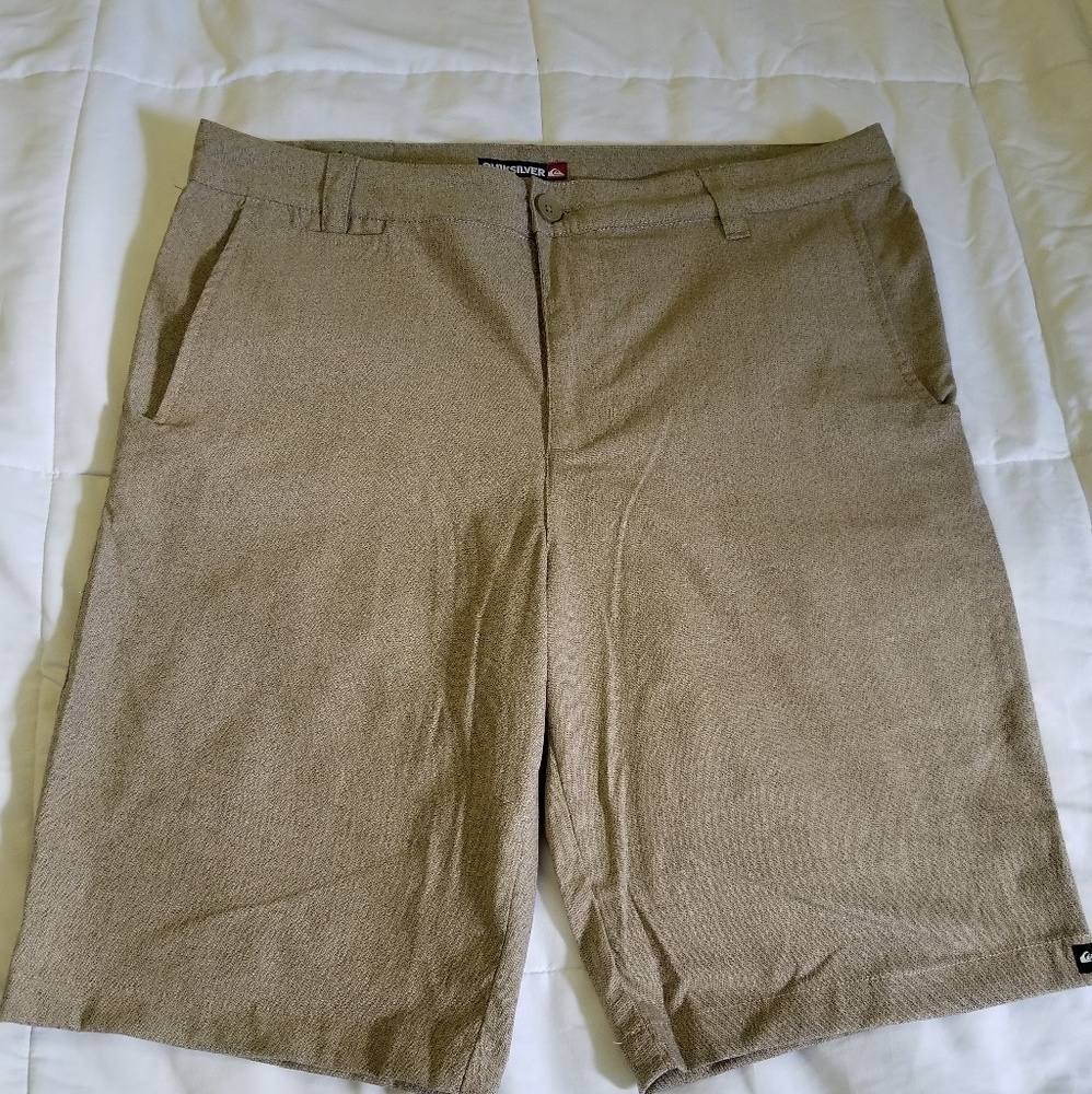 Mens Quiksilver Shorts. Size 34
